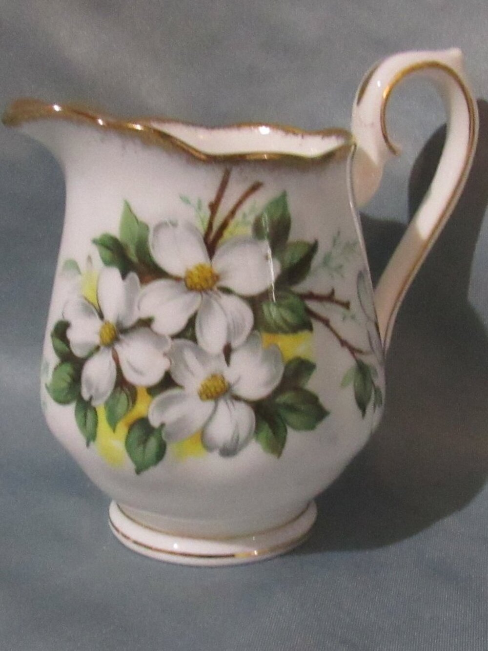 Royal Albert White Dogwood Creamer Brushed Gold Trim English Bone China Y391